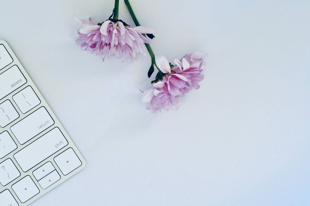 keyboard-with-flower keyboard-with-flower